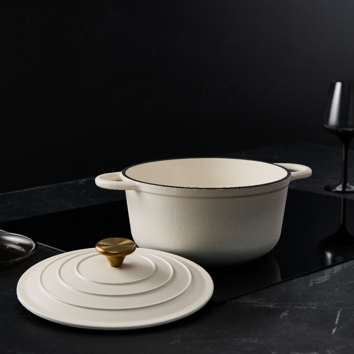 ISENVI Byron gietijzeren braadpan 24 CM - Met deksel, pannenlap en ovenwant