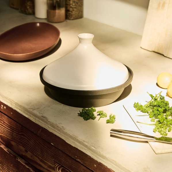 Mahlzeit Cast Iron Tajine - 25 cm - Enamelled - Tagine Pan with Enamelled Ceramic Lid for Oven, Electric Stove, Gas Stove, Induction - Tagine for Moroccan Kitchen and Much