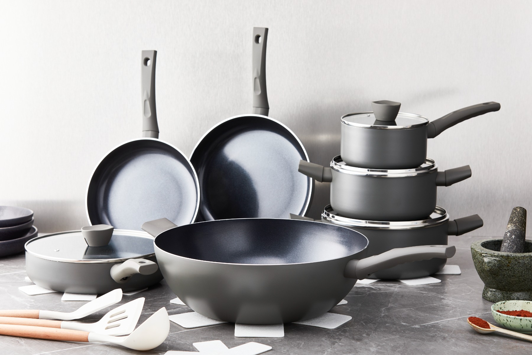ISENVI Avon Chef Deluxe Pannenset 7 delig - Ergo grepen - Retour afbeelding